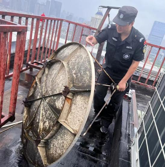 C:/Users/BA/Desktop/風雨過后南京保安迅速行動，恢復安“寧”面貌/11.jpg11