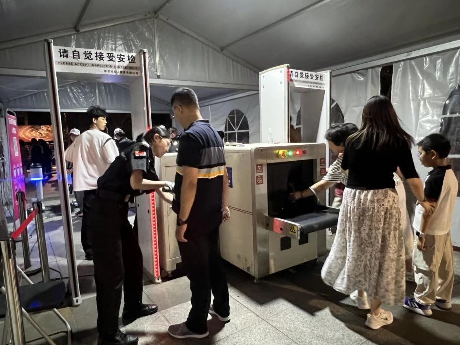 C:/Users/BA/Desktop/“安保鐵軍、硬核保障”2024系列報道四十三——月滿中秋，南京市保安服務(wù)有限公司圓滿護(hù)航“2024 南京森林音樂會”/4.jpg4